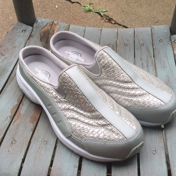 easy spirit silver shoes